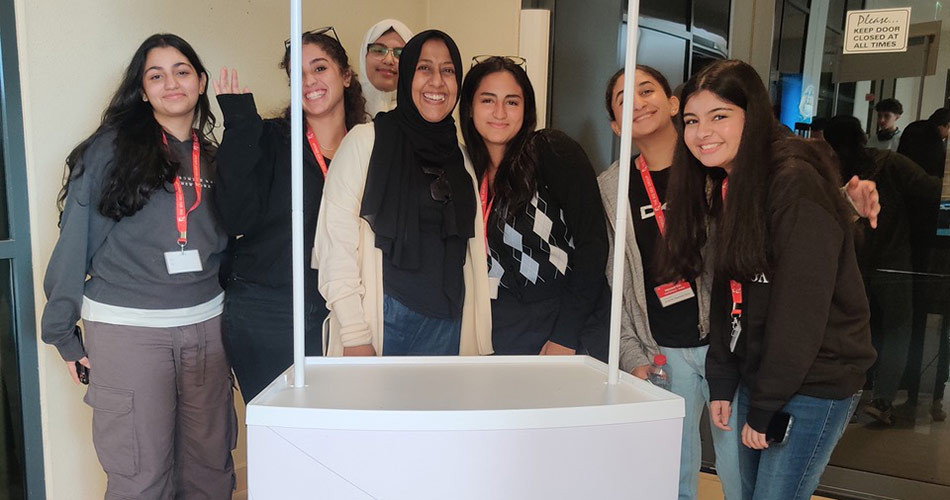 يحدث معهد يونيهوك تحضيره لامتحان السات مع رقمنة هذا الأخير